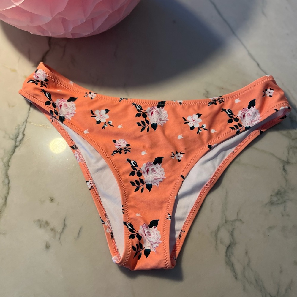Cupshe Floral print bikini ruched bottom color is coral & pink & sz M